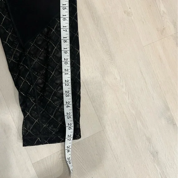 Victoria’s Sport Knockout Leggings XL Black with gold/black mesh diamond panels - Picture 7 of 10